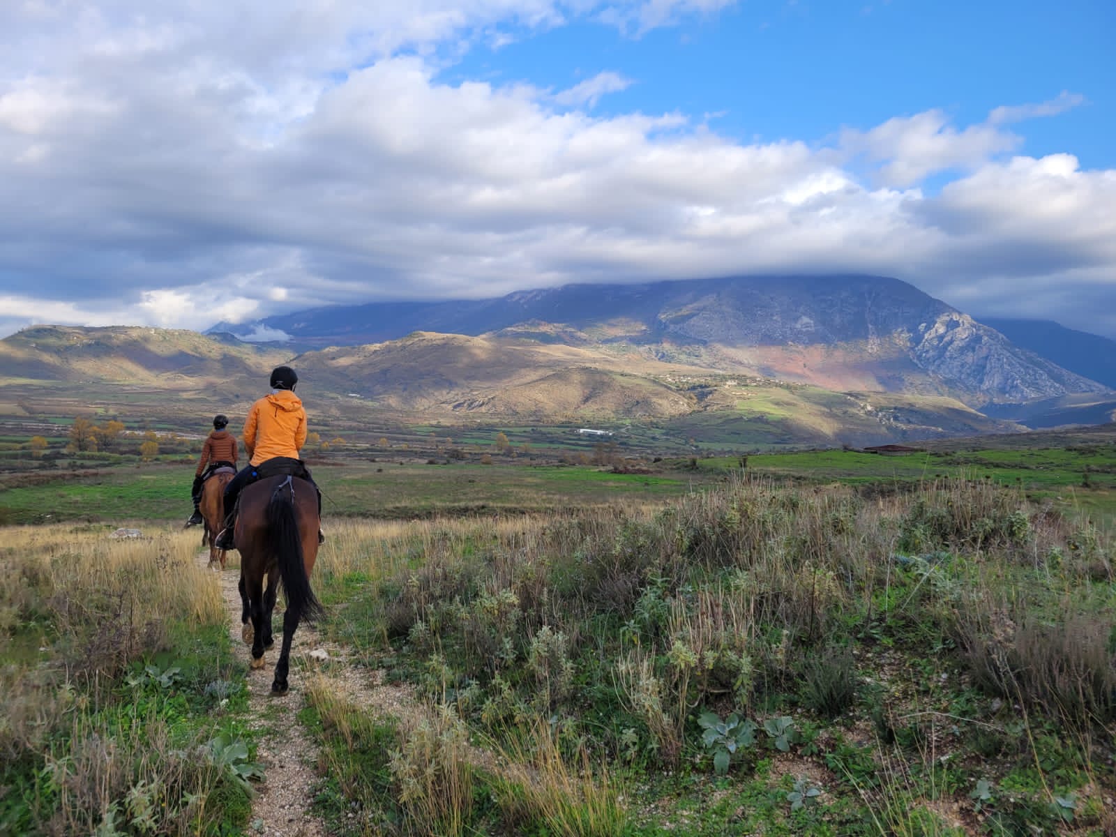 Paardrijden in winters Albanië